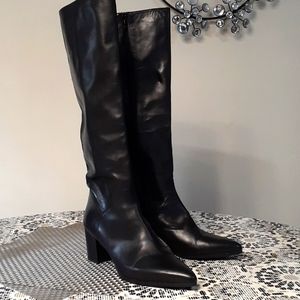 Sz 10 Stuart Weitzman knee high black leather boots.